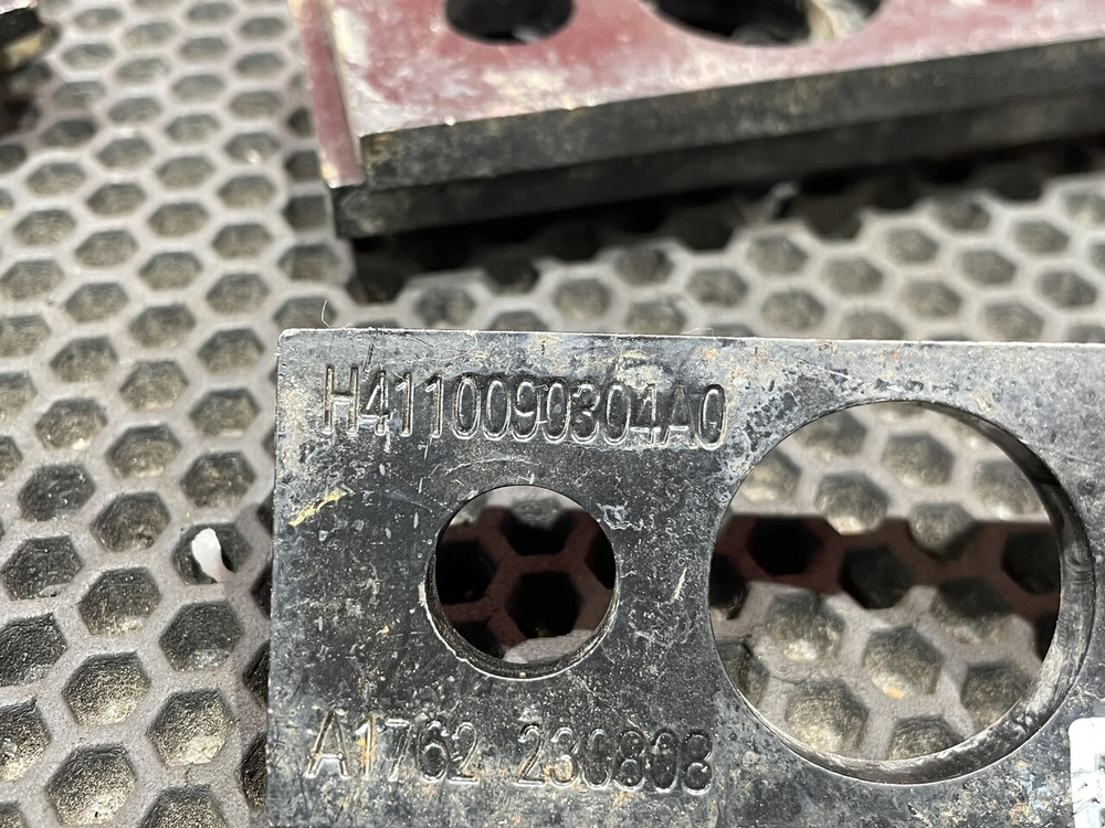 Комплект проставок топливного бака 2024г.