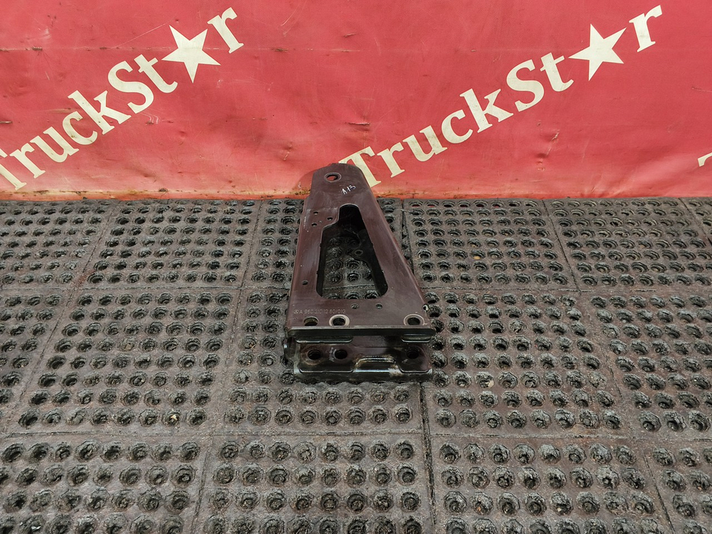 Кронштейн кабины левый 2019г