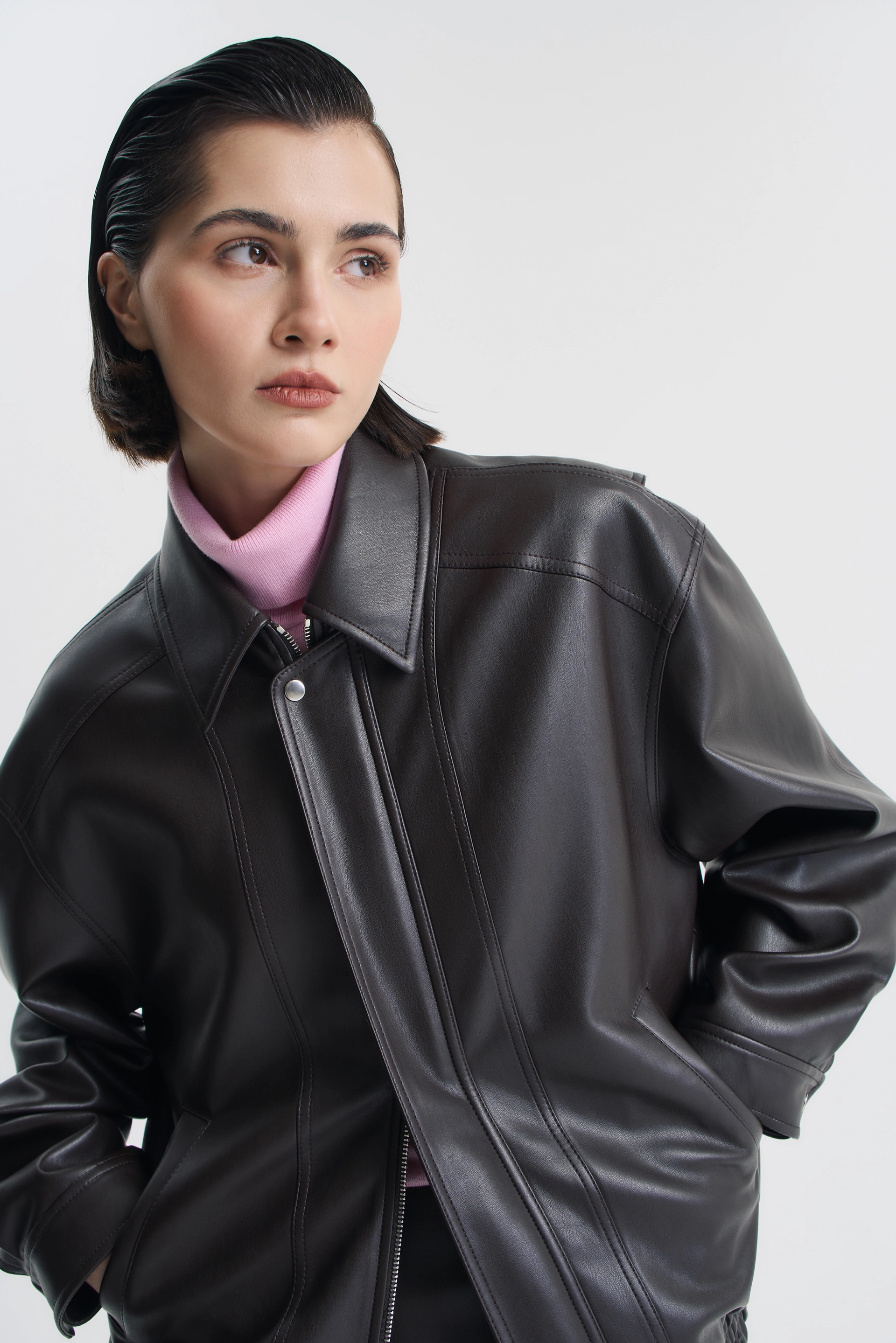 Бомбер оверсайз из экокожи