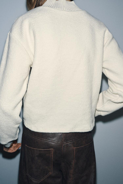 ZARA СВИТЕР С БРОШЬЮ, ЭКРЮ