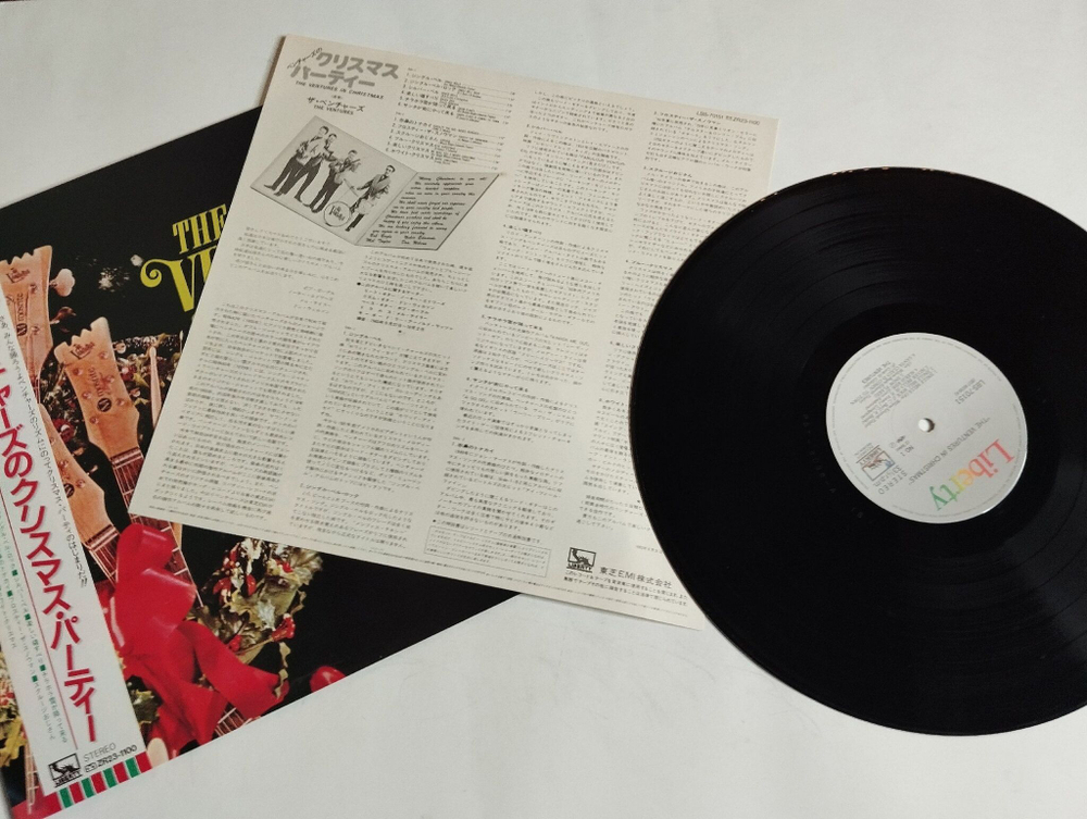 Винтажная виниловая пластинка LP The Ventures Christmas Album (Japan 1983) (Obi)