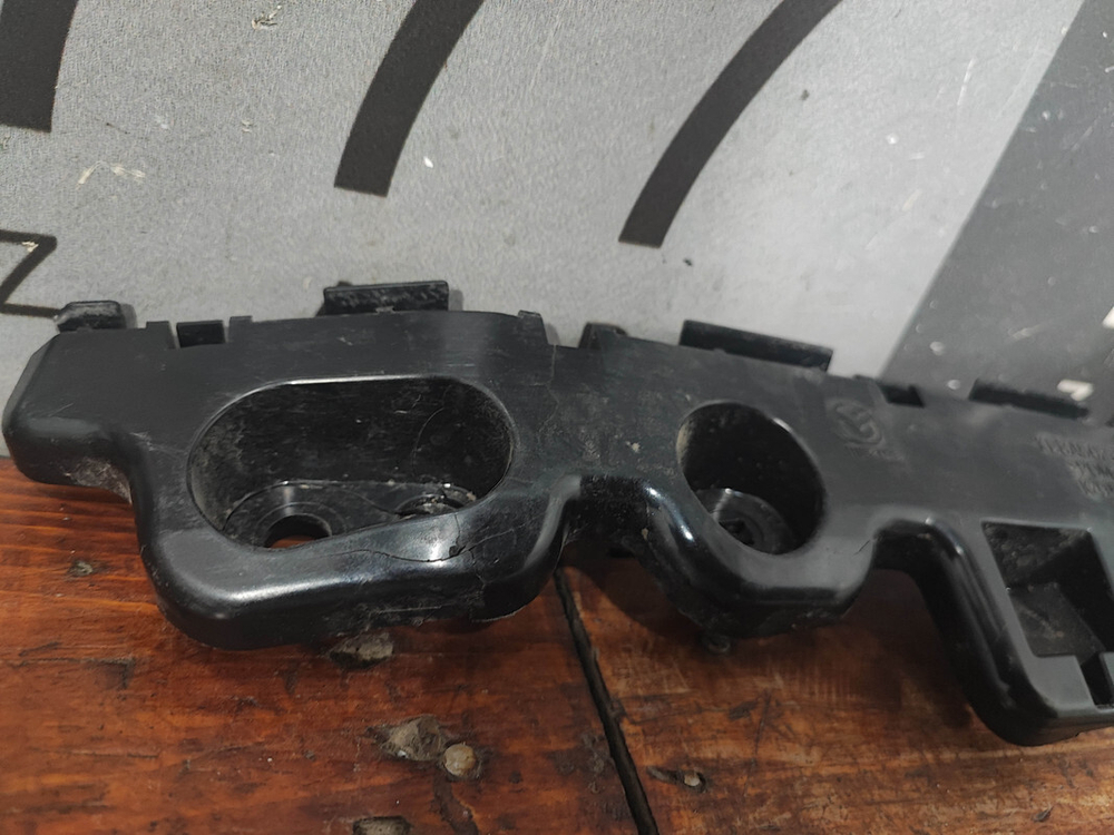 Кронштейн заднего бампера левый Mazda CX-5 2 (KF) 17-нв Б/У Оригинал KB8A502J1