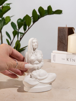 Статуэтка Девушка с кошкой