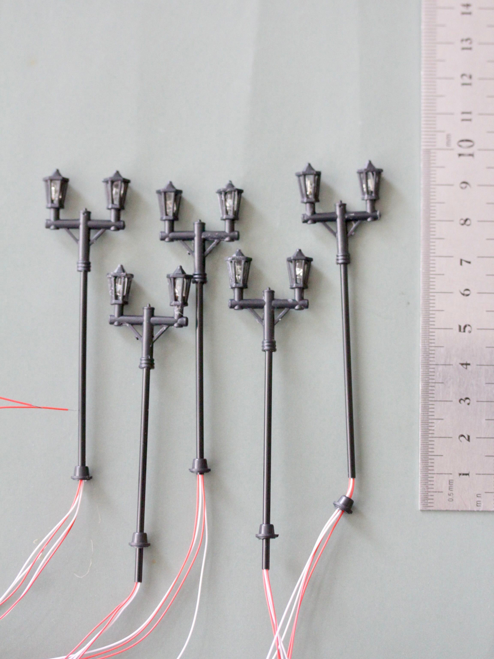 Фонари уличные миниатюрные для макетов "С двумя плафонами" (85 мм; 5 штук) / модель фонаря для парков и железных дорог
