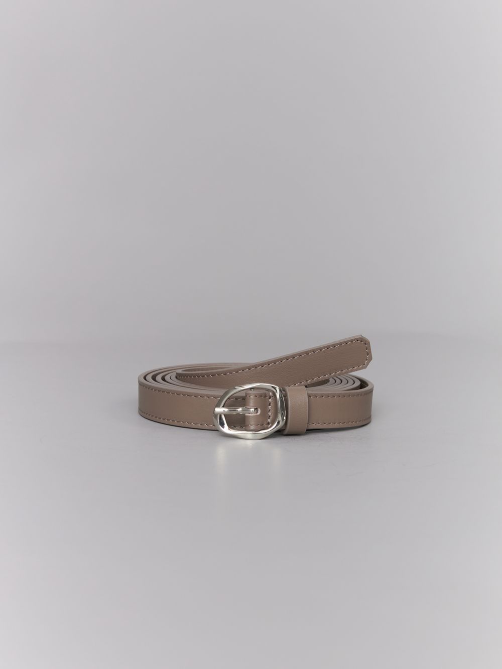 БАЗОВЫЙ ТОНКИЙ РЕМЕНЬ С МЯТОЙ ПРЯЖКОЙ TAUPE