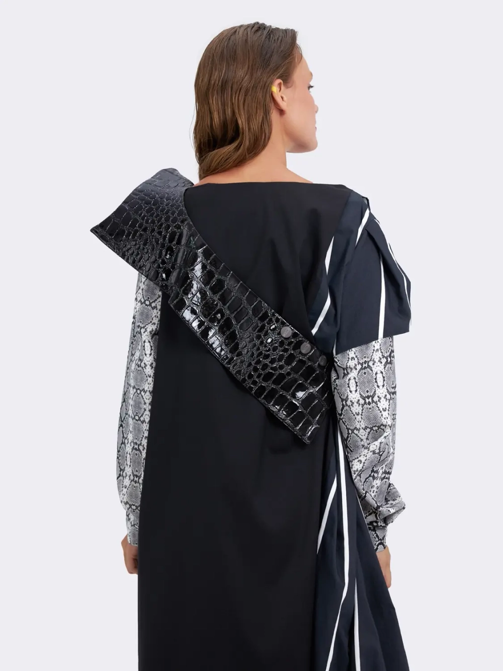 Вечернее платье с декоративной деталью OLA OLA