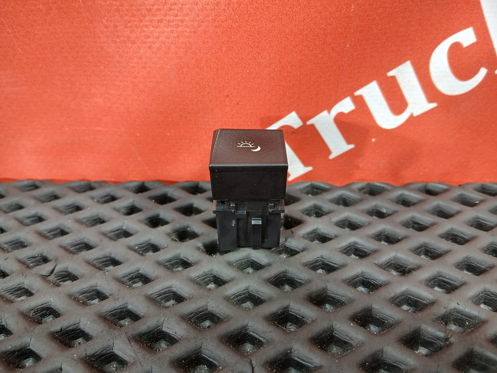 Кнопка света салона