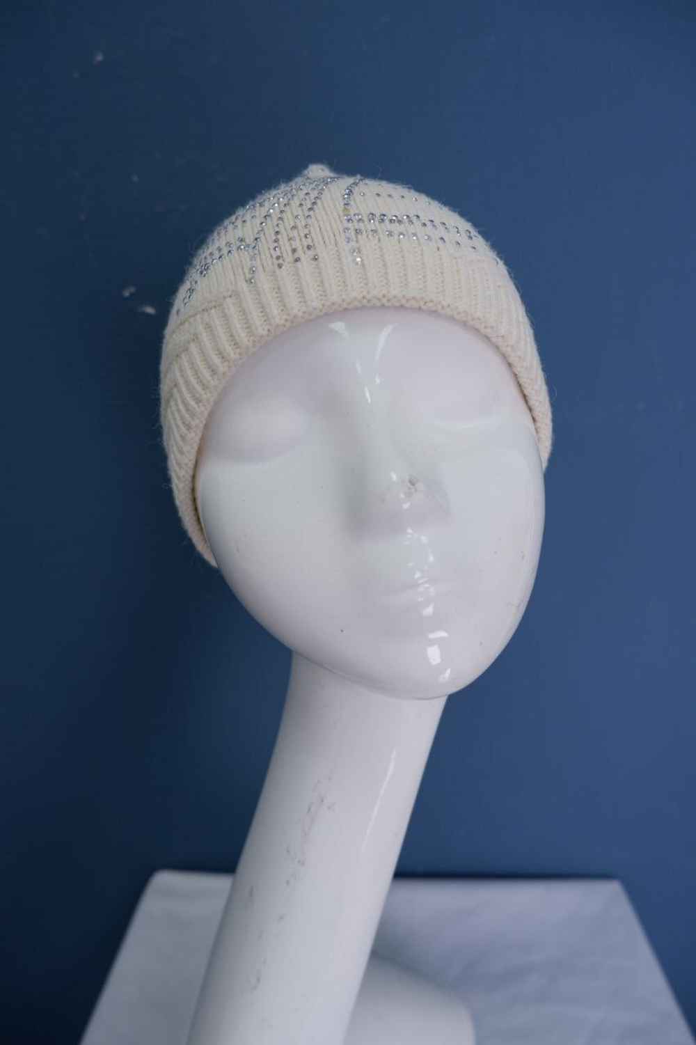 Шапка Krife со стразами