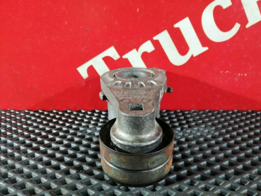 Ролик натяжитель приводного ремня