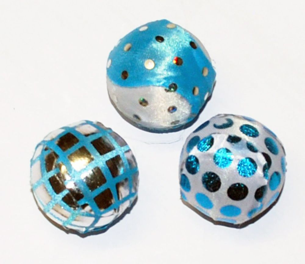 Игрушка д/кошек МЯЧ С БЛЕСТКАМИ 4см Nobby Игрушка д/кошек МЯЧ С БЛЕСТКАМИ 4см Nobby