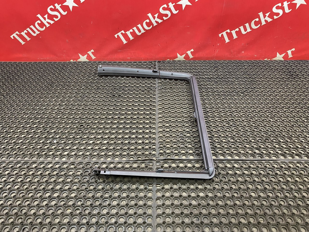 Рамка двери правой 2022г