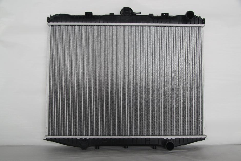 Радиатор охлаждения Nissan Terrano 2