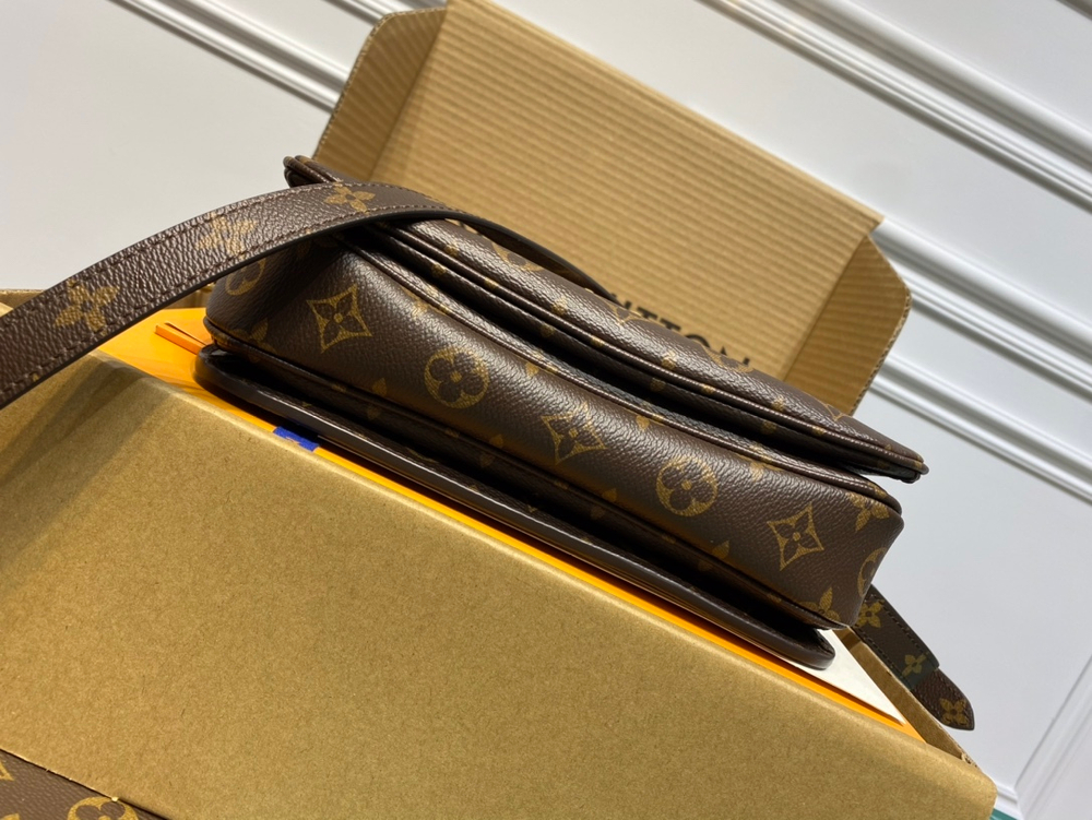 Louis Vuitton Pochette Métis