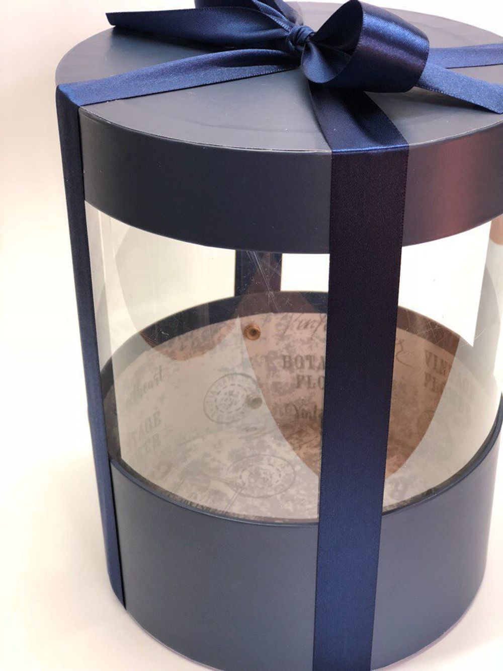 Коробка аквариум 16 см Цвет : Темно синий . Розница 350 рублей .