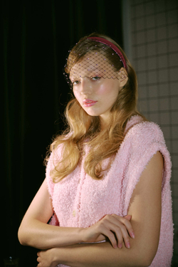 Вуаль розовая с камнями