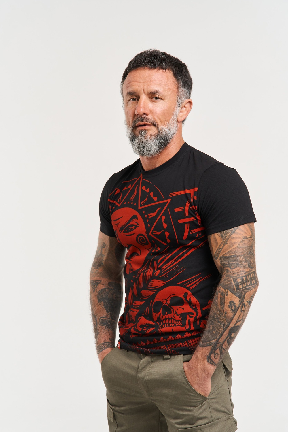 Футболка Варгградъ мужская чёрно-красная «Солнце за нас-2»