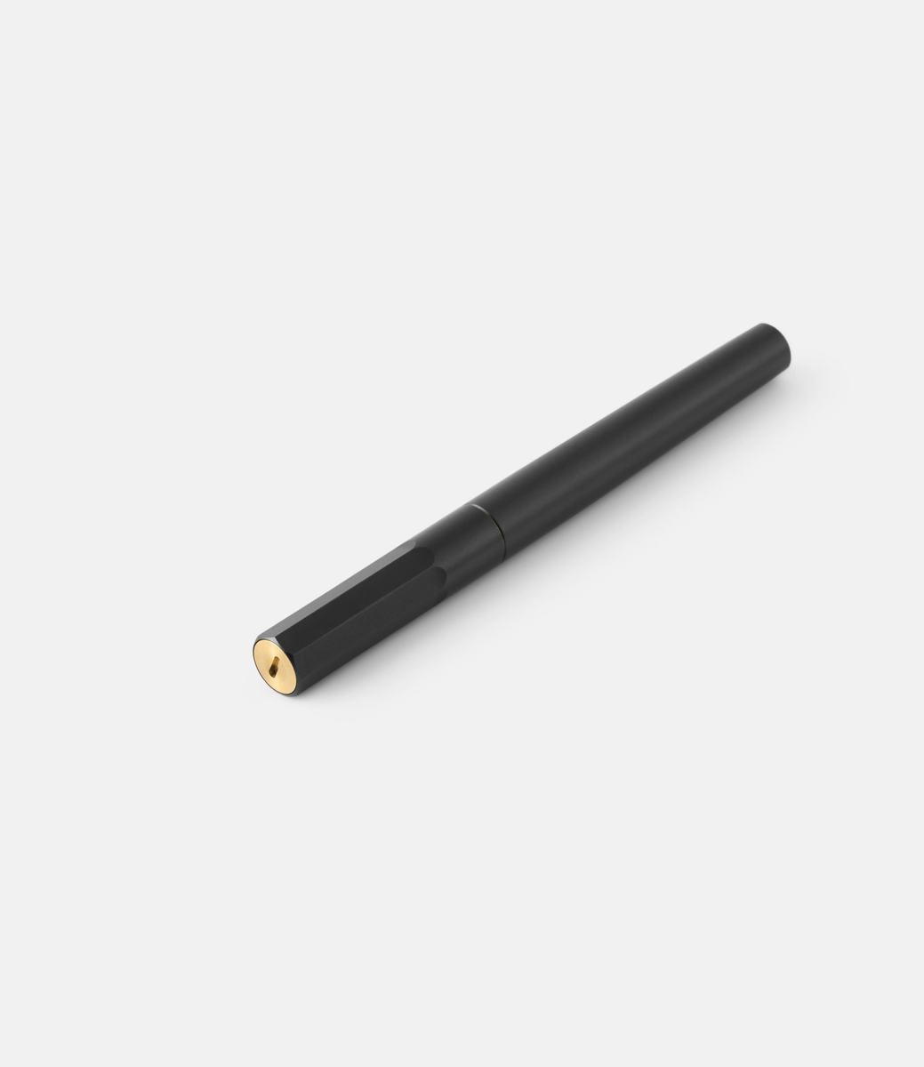 Andhand Method Fountain Pen Black + Brass — перьевая ручка из латуни и алюминия