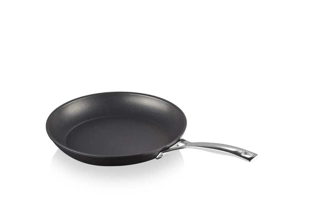 Le Creuset Сковорода PRO с антипригарным покрытием 28см