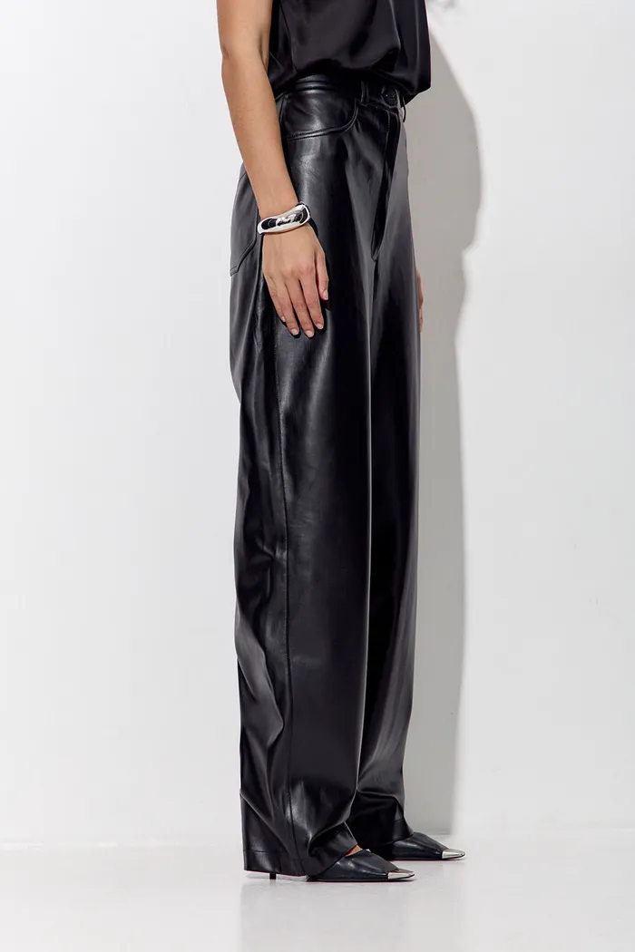 Брюки Baggy из экокожи черного цвета