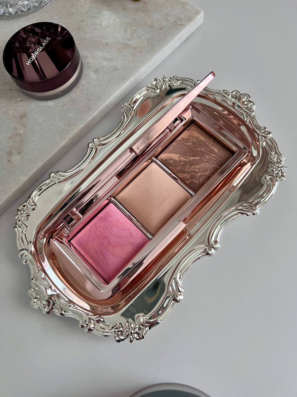 Палетка Hourglass