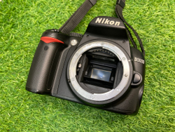 Nikon D3000 22.200 кадров