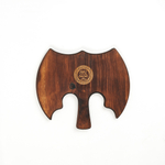 Менажница из кедра для подачи блюд и закусок с гравировкой "Fortis cadere cedere non potest"