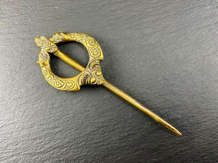 Фибула. Бирка 10 в. (игла)