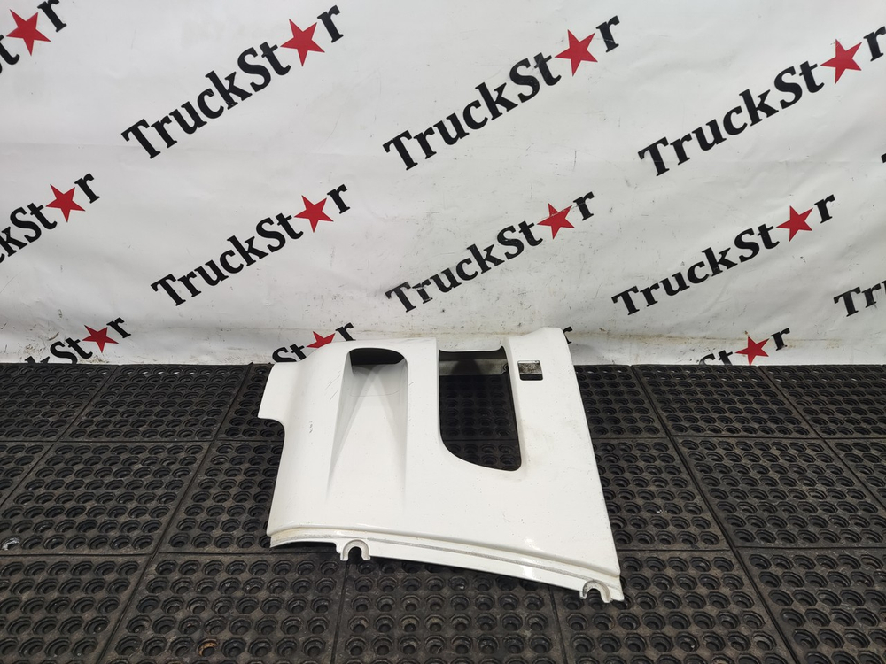 Облицовка фары левой