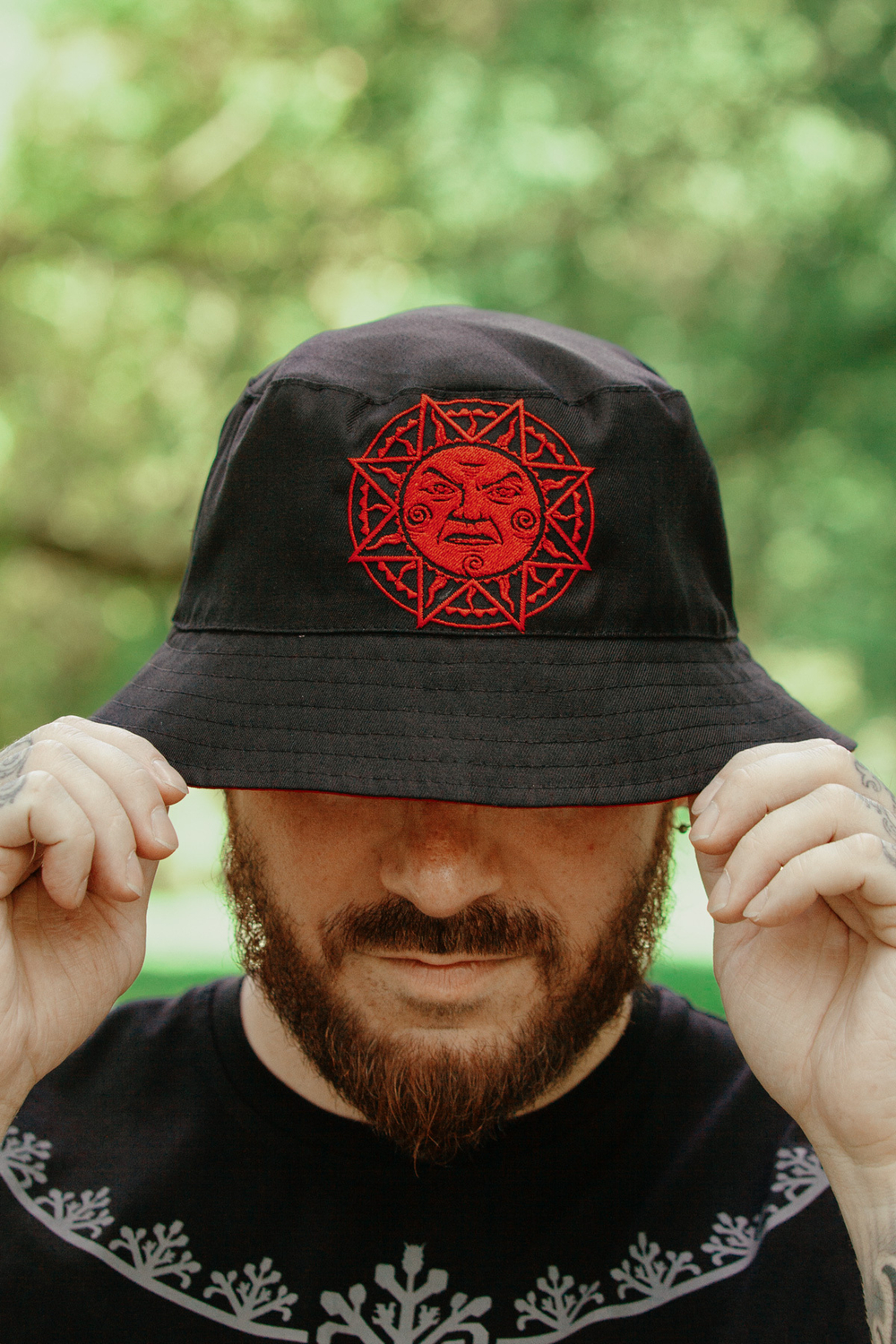 Панама Варгградъ чёрно-красная «Солнце за нас-2»