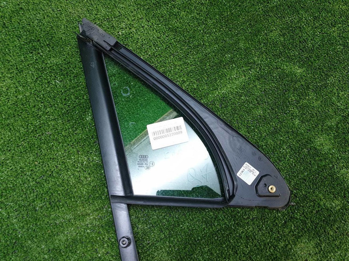 Форточка двери передняя левая Audi Q7 2 (2015-н.в.)