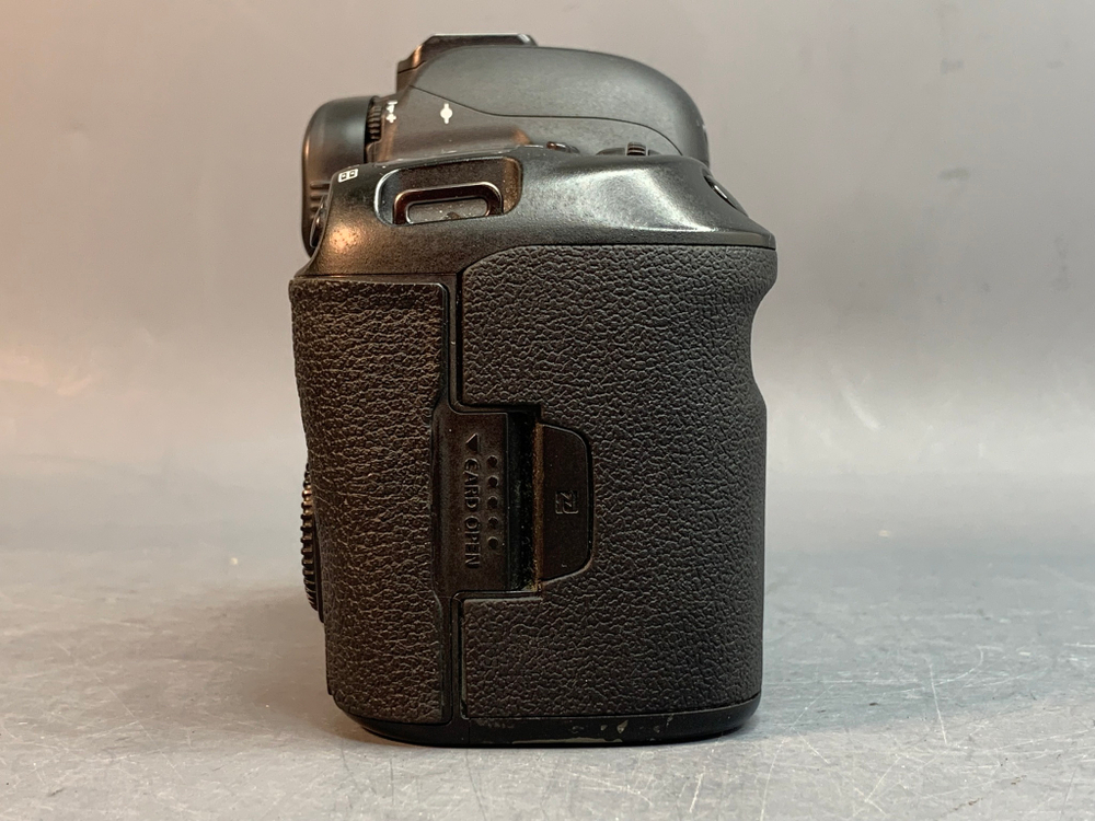Canon EOS 5D Mark IV 647.000 Кадров