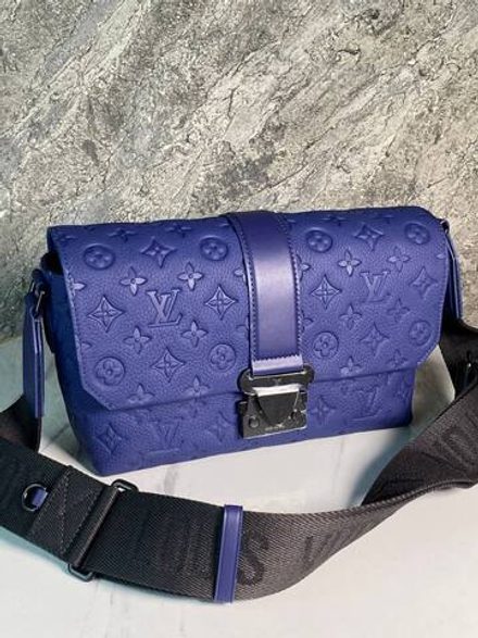 Сумка-мессенджер Louis Vuitton
