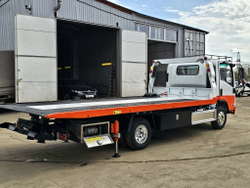 ISUZU ELF 4.5 т. эвакуатор со сдвижной платформой купить в Москве
