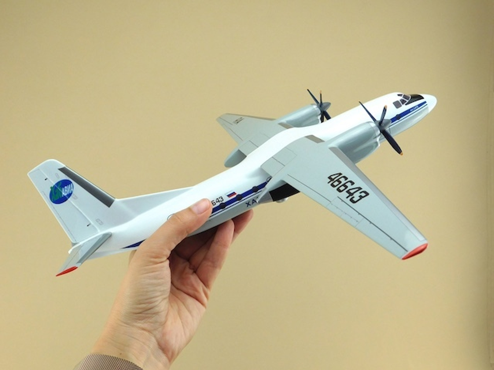 Модель самолета Ан-24Б (М1:72, Хабаровские авиалинии)