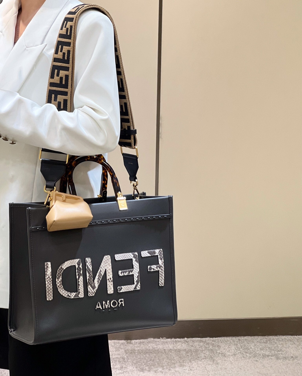 Fendi Sunshine Medium 35 cm