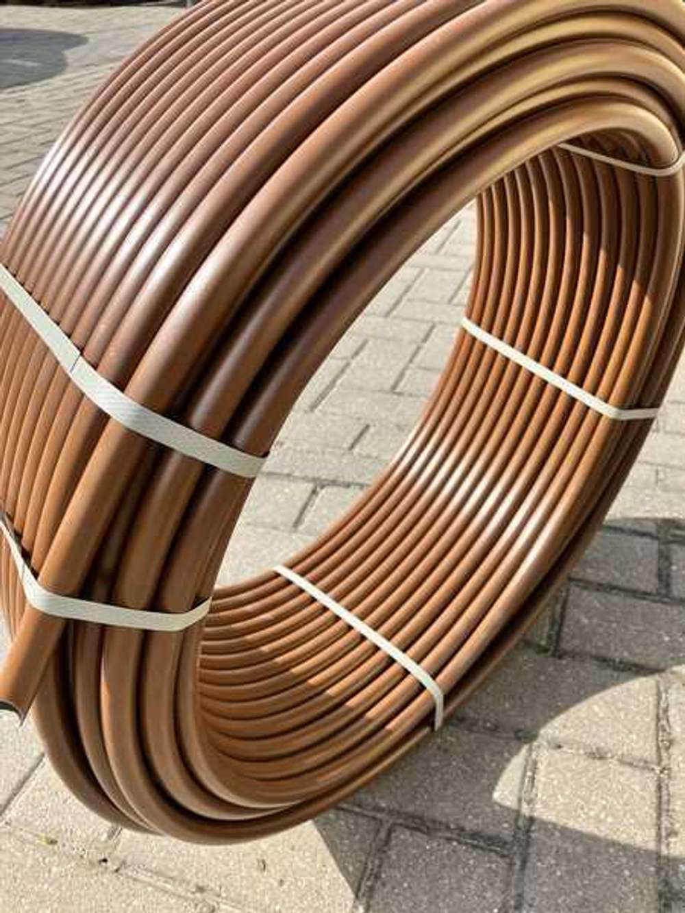 Трубка слепая двухслойная 16 мм, стенка 1,2мм, коричневая, 100м