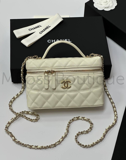 Белая сумка Chanel прямоугольная с золотой фурнитурой