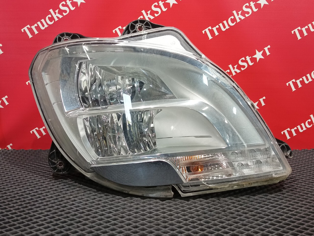 Фара правая LED 2018г