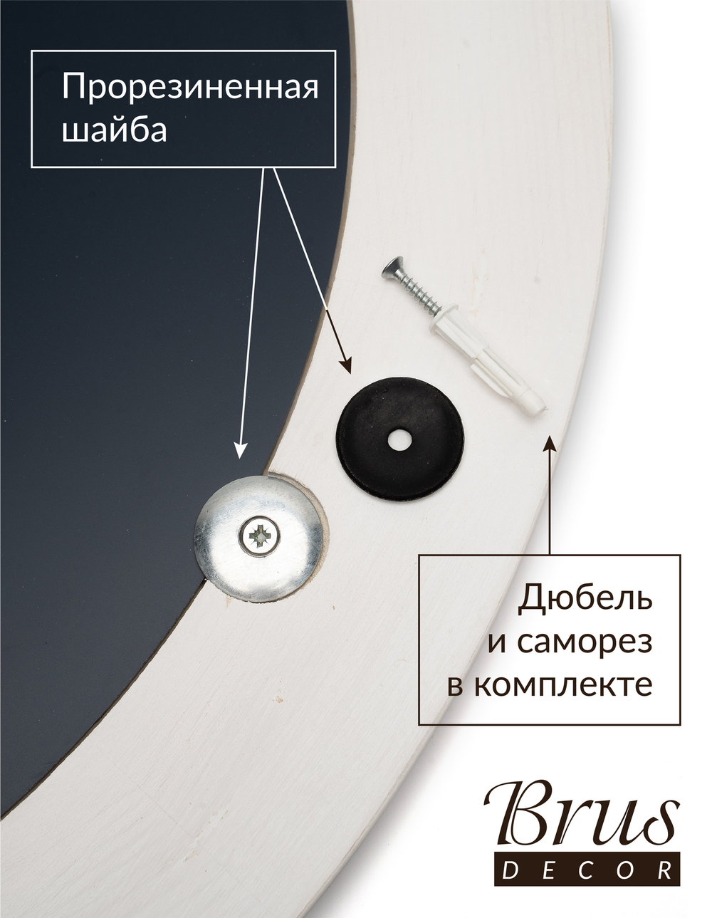 Зеркало интерьерное в круглой раме из дерева. 56 см