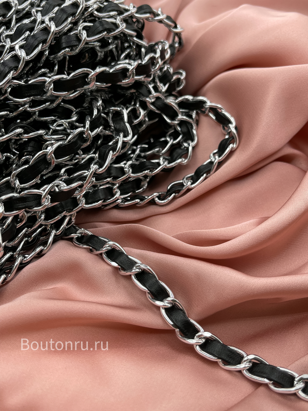 Тесьма цепь серебристая с кожаной черной вставкой