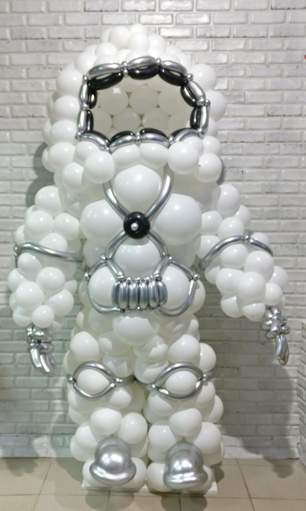 Скафандр, фигура из шаров