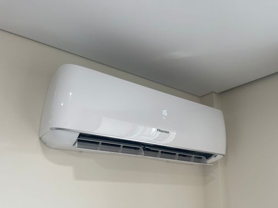 Инверторная cплит-система Hisense EXPERT PRO DC Inverter Wi-Fi AS-10UW4RYDTV02 (комплект)