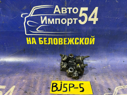 Распределитель тормозной MAZDA FAMILIA 1999