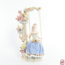 Статуэтка Royal Classics Девушка на качелях 35 см