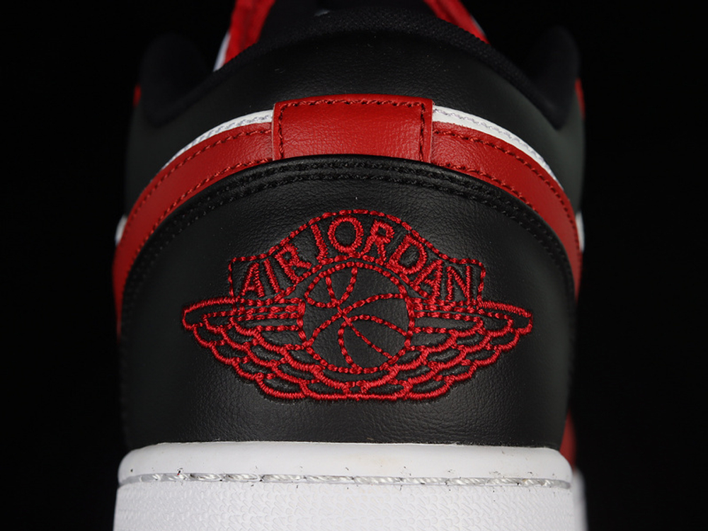 Jordan 1 Low Reverse Black Toe