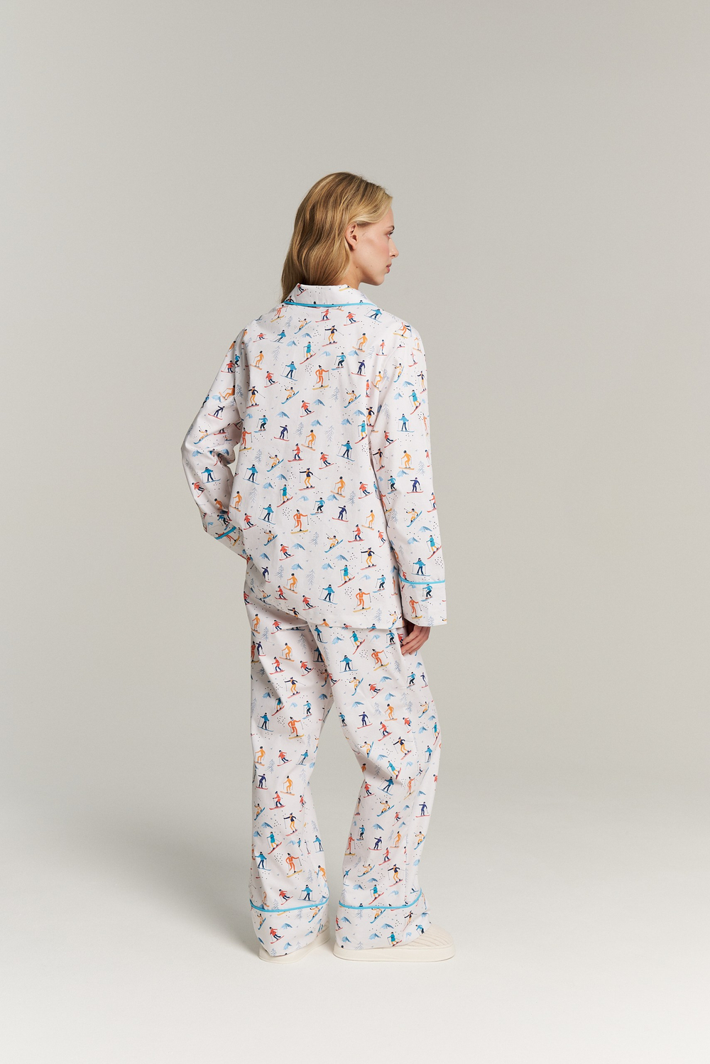 Костюм двойка из сатина с лыжниками - размер S-M