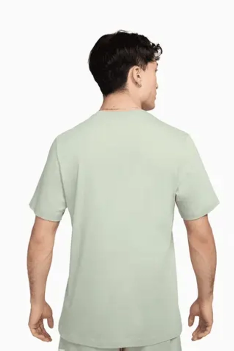 Футболка Nike Sportswear Club - зеленый