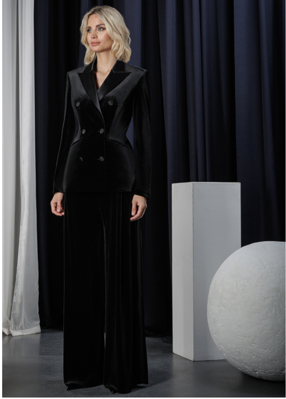 18-03-24 SS Костюм брючный бархатный черный