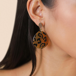 Серьги Nature Bijoux, Jaguar, со вставкой из перламутра и рогом с принтом, NB25.2-12-90441 (коричнев