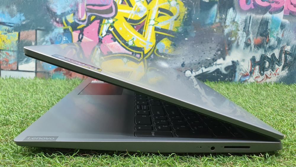 Ноутбук Lenovo  Ryzen 5/8 Gb/FHD